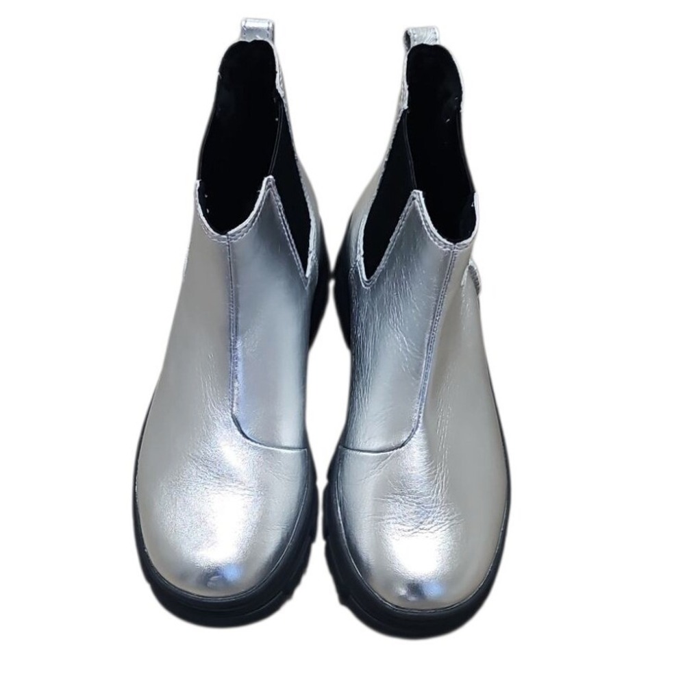 UGG Metallic Silver Chelsea Boots Lug Sole Ankle Fashion Boots US 5 EU 37 New